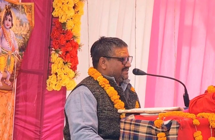 जौनपुर के गांव पठखौली में श्रीमद्भागवत कथा सुनने उमड़ी भक्तों की भीड़