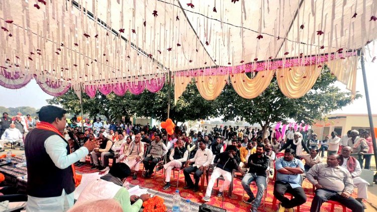 विधायक रमेशचंद्र मिश्र की जन चौपाल : ग्रामीणों की सुनीं समस्याएं , निराकरण के लिए कटिबद्ध