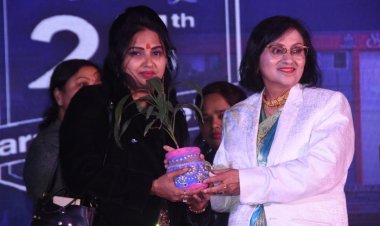 स्कॉलर्स अबोड स्कूल के वार्षिकोत्सव में डा. नम्रता आनंद हुईं सम्मानित