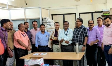 किटक नियंत्रक अधिकारी कदम की पदोन्नति , दीप और अन्य मनपा सहयोगियों ने किया सम्मानित 