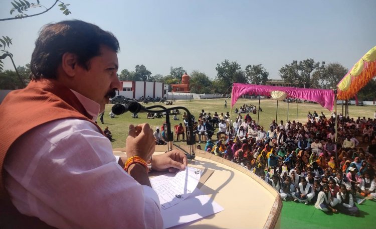 पूर्व सांसद धनंजय सिंह ने जौनपुर में किया प्रियंवदा सभागार का लोकार्पण