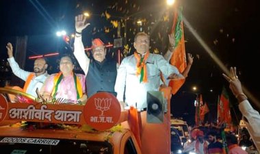 AASHIRWAD YAATRA सांसद गोपाल शेट्टी के नेतृत्व और मार्गदर्शन में कांदिवली में निकाली गई "आशीर्वाद यात्रा"