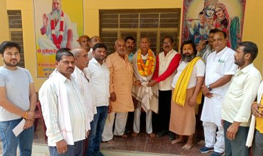 निर्विरोध सभापति चुने गए दयाशंकर यादव को गौरीशंकर धाम में किया गया सम्मानित