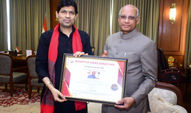 महाराष्ट्र के नव नियुक्त राज्यपाल श्री रमेश बैस से डॉ. योगेश दुबे ने की मुलाकात 