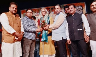 प्रोफेसर चौथीराम यादव को मिला "राष्ट्रीय कबीर सम्मान"