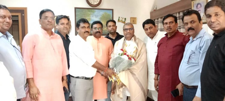 पूर्वांचल विकास परिवार ने किया यूपी के पूर्व मंत्री ललई यादव को सम्मानित