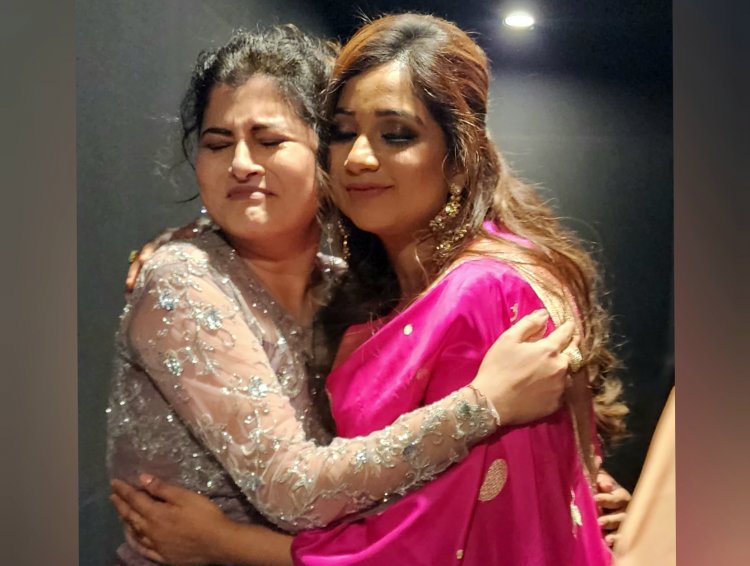 राष्ट्रीय पुरस्कार प्राप्त गायिका सावनी रविंद्रने घेतली सुप्रसिद्ध गायिका श्रेया घोषाल यांची भेट