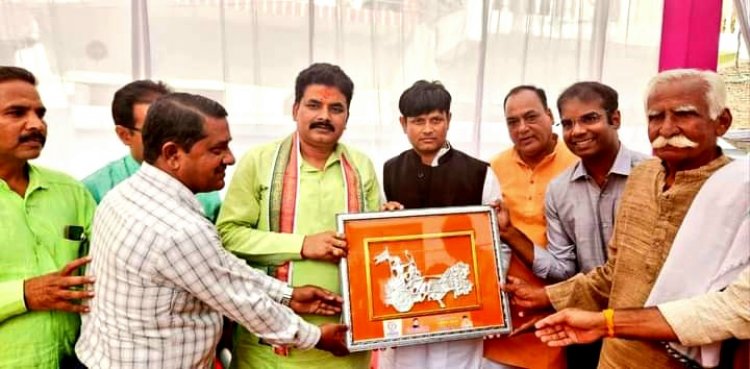 जौनपुर के बदलापुर में प्ले ग्रुप स्कूल का उद्घाटन हुआ