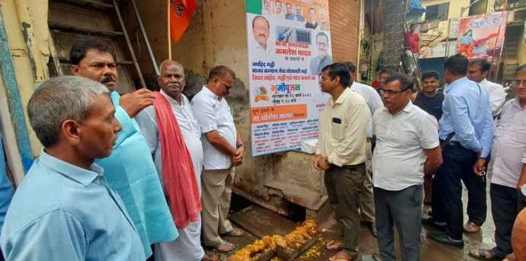 जनहित के विभिन्न निर्माणों और क्षेत्र के विकास के लिए पूर्व नगरसेवक श्री कमलेश यादव ने कराया भूमिपूजन