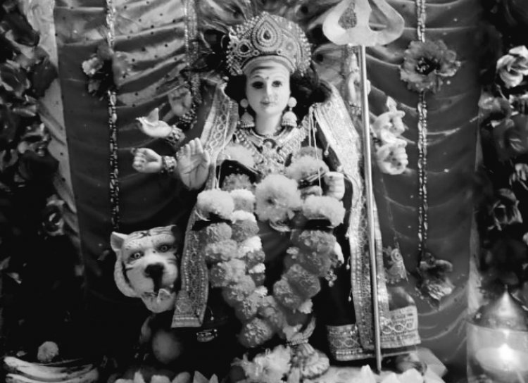 सुरेश मिश्र द्वारा रचित दुर्गा स्तुति , स्तुति में मातारानी के 108 नामों का समावेश है