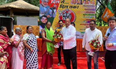 संजय गांधी नेशनल पार्क में आदिवासी समाज संग सांसद गोपाल शेट्टी ने भी देखा और सुना "मन की बात"