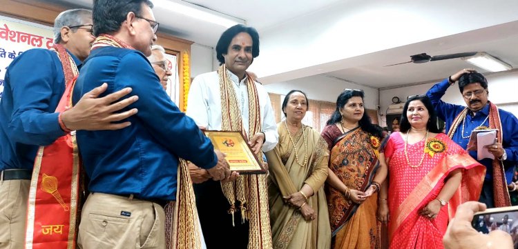 'सोशल एंड मोटिवेशनल ट्रस्ट’ ने वरिष्ठ पत्रकार जितेन्द्र बच्चन को प्रदान किया ‘लाइफ टाइम अचीवमेण्ट अवॉर्ड’