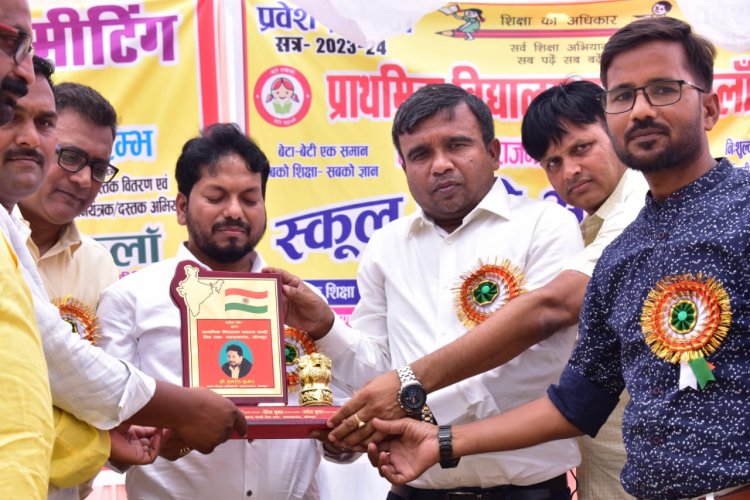 जौनपुर में "स्कूल चलो नामांकन अभियान रैली" 