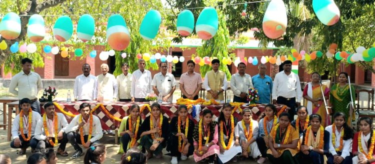 Jaunpur में श्री गणेश राम इंटर कॉलेज के टॉपर्स विद्यार्थियों को सम्मानित किया गया