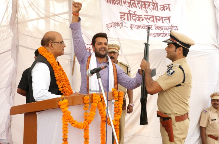 मुख्यमंत्री बने रंजन सिन्हा की सभा में जब बंदूक लेकर पहुंच गए खेसारीलाल यादव !