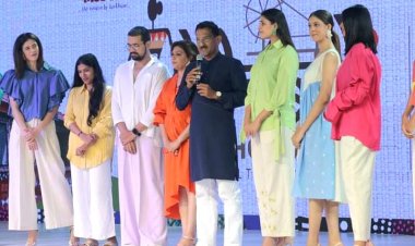 बोरीवली के खादी महोत्सव-2 के आयोजन में कांग्रेस नेता डॉक्टर नरेंद्र कुमार ने की शिरकत...