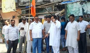 पूर्व नगरसेवक कमलेश यादव के प्रयास से निर्मित सुविधा सेवा सोसाइटी के शौचालयों का लोकार्पण 