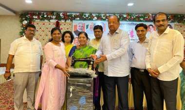 महिलाओं के स्वरोजगार हेतु घरघंटी, सिलाई मशीन, मसाला कूटने की मशीन के वितरण कार्यक्रम में सांसद गोपाल शेट्टी ने की शिरकत