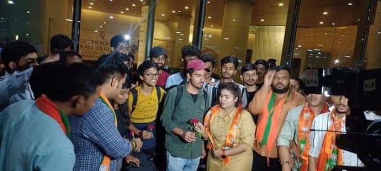 मणिपुर के हिंसा प्रभावित क्षेत्रों में फंसे महाराष्ट्र के 25 छात्र सकुशल मुंबई पहुंचे ...