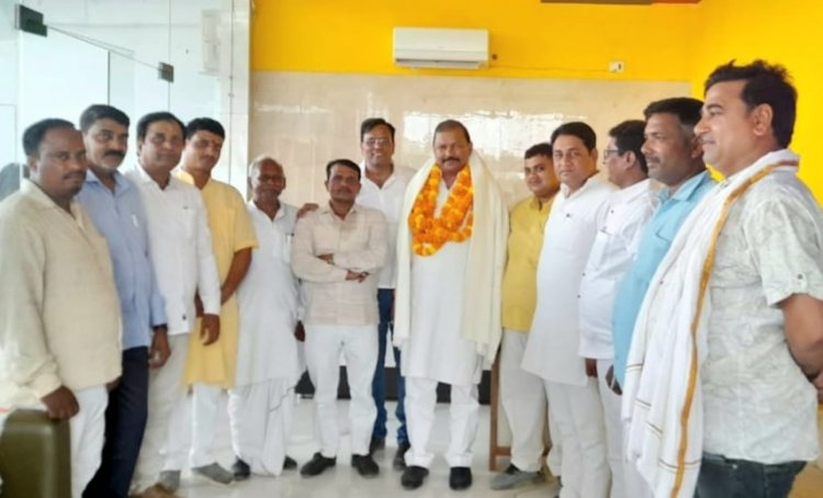 मछली शहर के नवनिर्वाचित चेयरमैन संजय जायसवाल का सत्कार