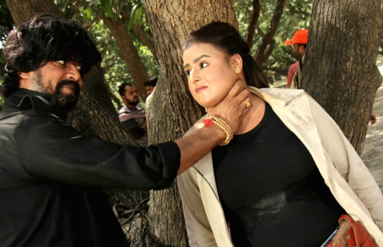 “चिंगारी” के सेट पर आकांक्षा अवस्थी और विनीत विशाल के बीच ढीशुम ढीशुम !