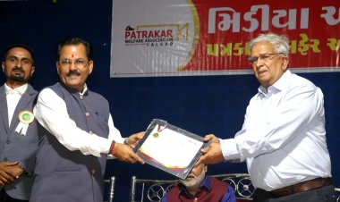 वलसाड के वरिष्ठ पत्रकार श्यामजी मिश्र को पत्रकारिता अवार्ड प्रदान किया गया