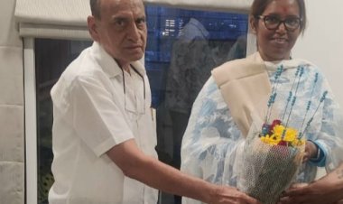 वर्षाताई गायकवाड द्वारा मुंबई कांग्रेस का पदभार ग्रहण करने पर डॉक्टर नरेंद्र कुमार ने दी बधाई .....