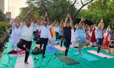चारकोप कल्चरल एंड स्पोर्ट्स फाउन्डेशन ने योग दिवस का भव्य आयोजन किया ....