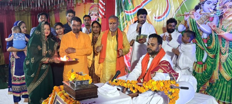 भदोही के ग्राम भवानीपुर बरजी में श्रीमद् भागवत कथा का संगीतमय आयोजन ...