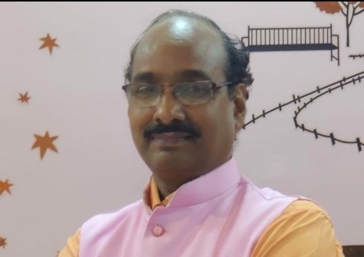 कविता : सबकुछ चलता है ....