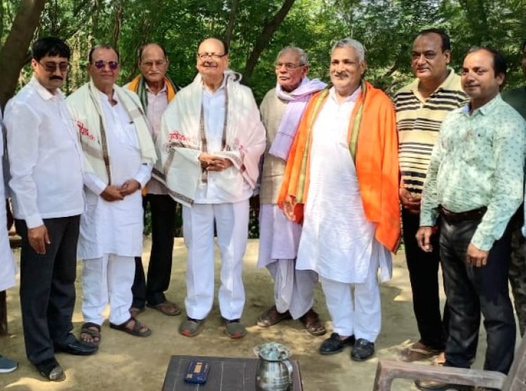 JAUNPUR में समरस फाउंडेशन ने किया महाराष्ट्र के पूर्व मंत्री रमेश दुबे और समाजसेवी विजय पंडित का सम्मान