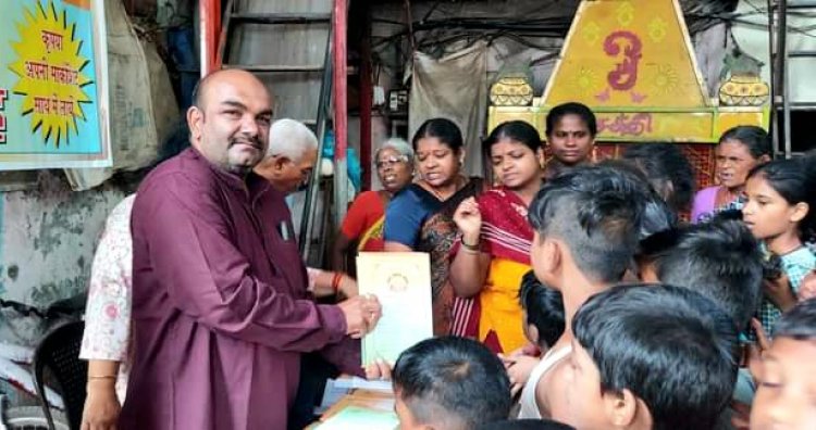 भारत विकास परिषद द्वारा जरूरतमंद विद्यार्थियों को मुफ्त नोटबुक का वितरण