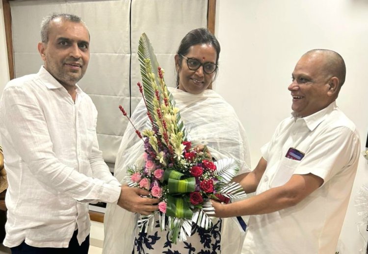 मुंबई अध्यक्ष वर्षा गायकवाड को उत्तर मुंबई कांग्रेस के नेताओं ने किया सम्मानित...