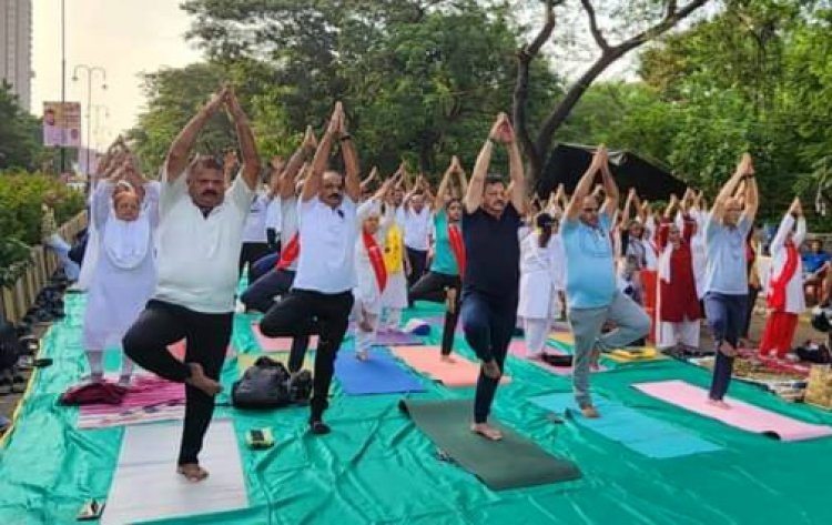 चारकोप कल्चरल एंड स्पोर्ट्स फाउन्डेशन ने योग दिवस का भव्य आयोजन किया ....