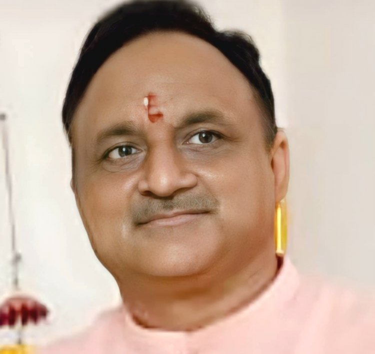 कविता : इस सावन में भी....!