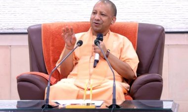 संसद भारत दर्शन : हिमाचल प्रदेश से यूपी भ्रमण पर आईं छात्राओं से मिले मुख्यमंत्री योगी आदित्यनाथ