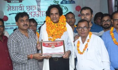 ABCKM द्वारा मेधावी छात्रों व कायस्थ हस्तियों को किया गया सम्मानित