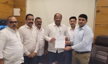 मालाड तथा कांदिवली में विभिन्न विकास कार्यों के मुद्दे लेकर  सांसद गोपाल शेट्टी ने मनपा अधिकारियों संग की संयुक्त बैठक