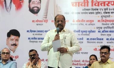 सांसद गोपाल शेट्टी के हाथों एसआरए के अपने "स्वीट होम" की मिली चाभी तो  खिल गए नागरिकों के चेहरे