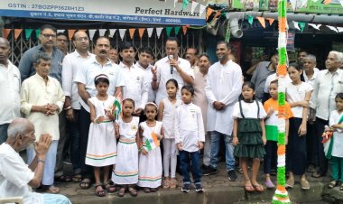 बोरीवली में कांग्रेस नेता डॉ. किशोर सिंह ने किया ध्वजारोहण