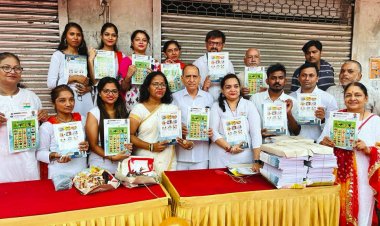 कांग्रेस नेता डॉ. नरेंद्र कुमार ने किया झंडा वंदन और नोटबुक वितरण कार्यक्रम का शानदार आयोजन