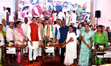 76 महिलाओं को रोजगार के लिए 76 सिलाई मशीनें देकर उत्तर भारतीय संघ ने मनाया आजादी का जश्न