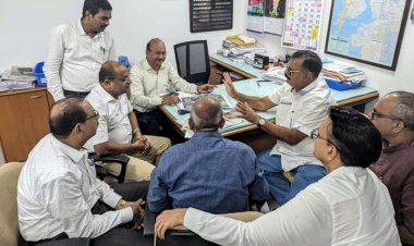 विभिन्न सड़कों के संदर्भ में पूर्व नगरसेवक कमलेश यादव ने उच्चाधिकारियों संग की संयुक्त बैठक 