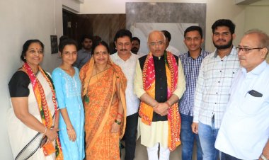 "मेरी माटी मेरा देश अभियान" अंतर्गत पूर्व सांसद विनय सहस्त्रबुद्धे  ने मीरा भायंदर के नागरिकों से किया जनसंपर्क