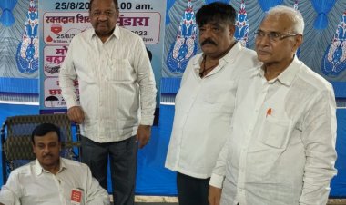 ओमप्रकाश प्रतिष्ठान द्वारा रक्तदान शिविर, मुफ्त नोटबुक और छत्री वितरण का आयोजन