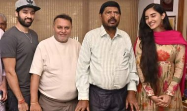 Gadar2 की अपार सफलता के बाद डायरेक्टर अनिल शर्मा ने की केन्द्रीय मंत्री रामदास आठवले से मुलाक़ात 