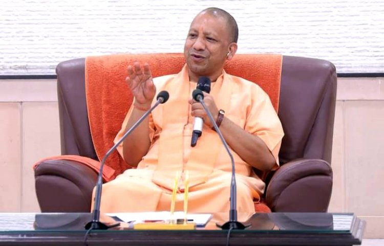 संसद भारत दर्शन : हिमाचल प्रदेश से यूपी भ्रमण पर आईं छात्राओं से मिले मुख्यमंत्री योगी आदित्यनाथ