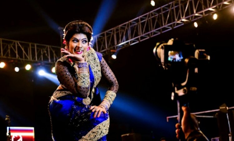 गौतमीच्या डीजे शो वर भारी पडली माधुरीची मराठमोळी लावणी