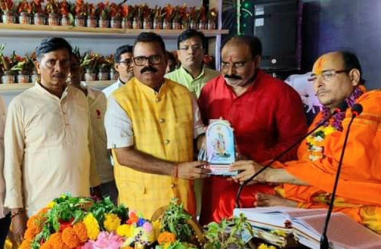 करुणा निधान सेवा प्रचार प्रसार चैरिटेबल ट्रस्ट आयोजित श्रीमद्भागवत कथा में पहुंचे पूर्व नगरसेवक कमलेश यादव