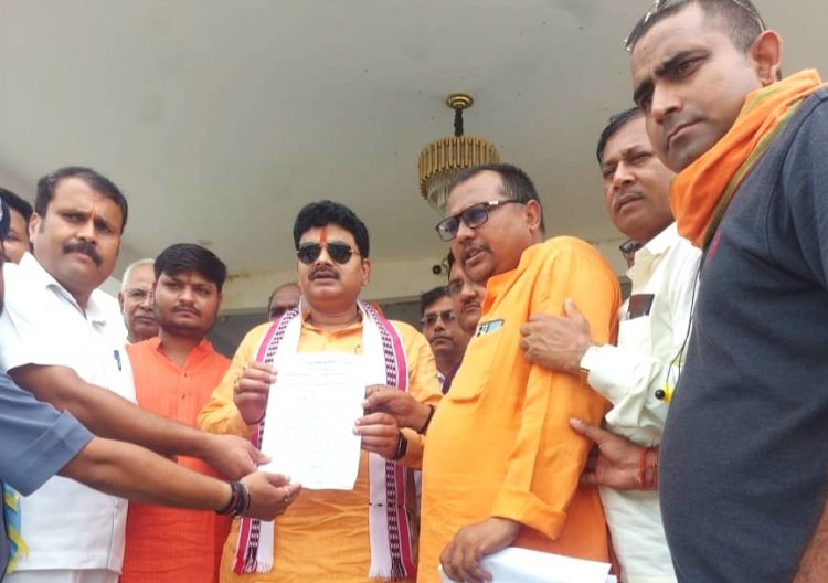 पुरानी पेंशन की बहाली समेत 18 सूत्रीय मांगों के साथ प्राथमिक शिक्षक संघ बदलापुर के पदाधिकारियों ने विधायक को सौंपा ज्ञापन